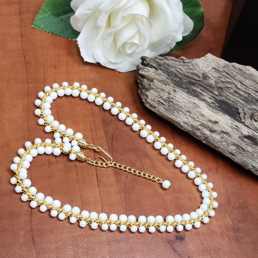 Vintage White Beaded Necklace With Gold Toned Accents